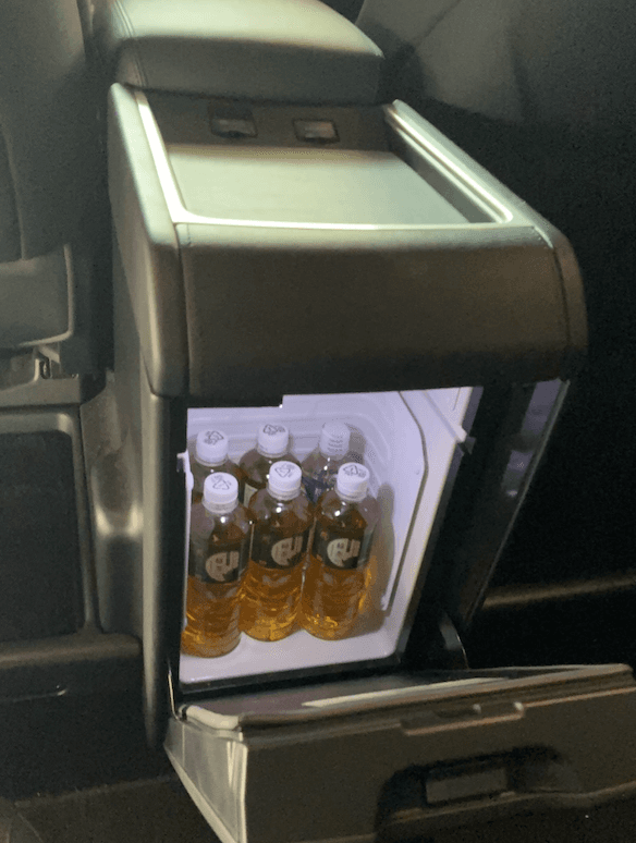 アルファード 車載冷蔵庫とドリンク